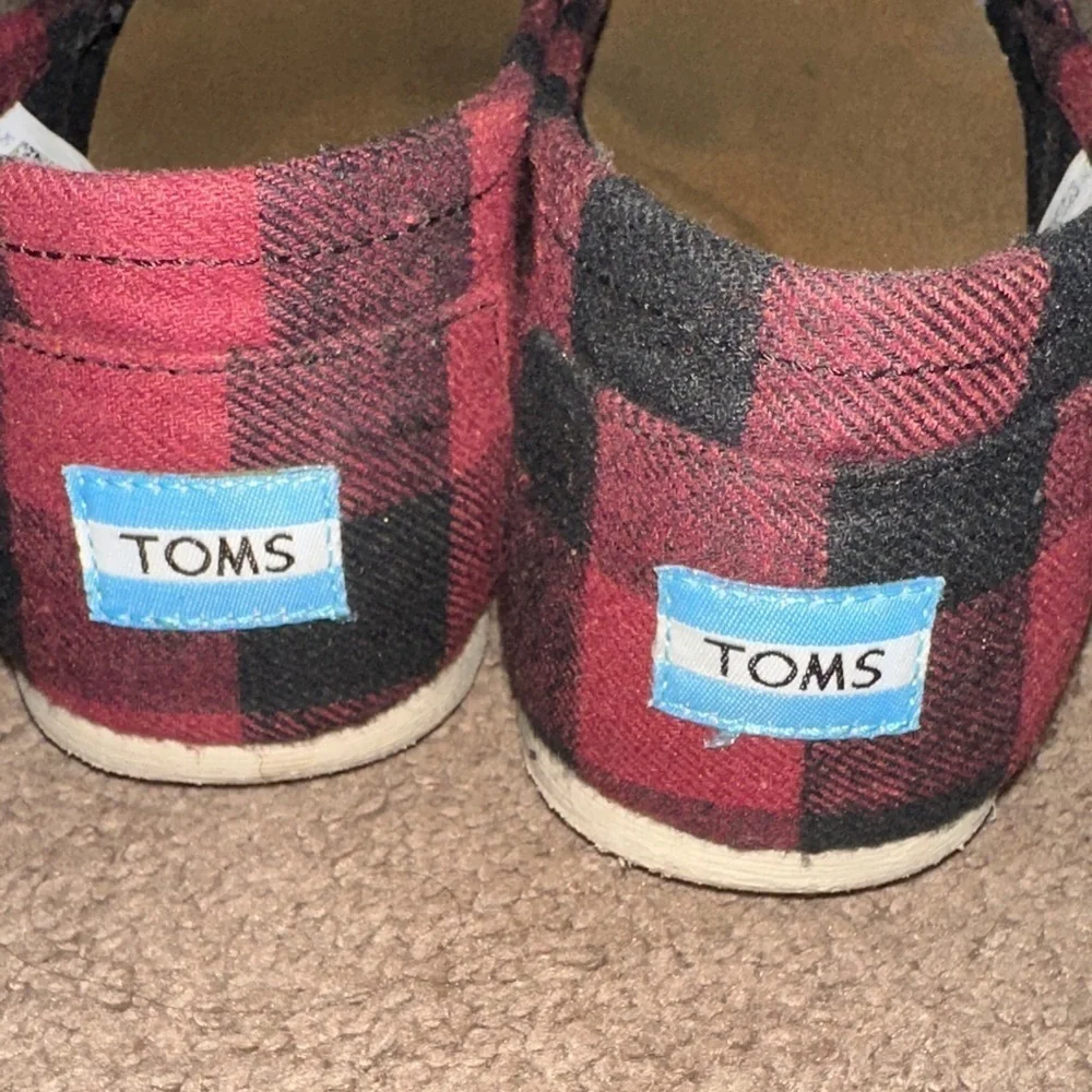 TOMS Men's Burgundy and Black Plaid Loafers